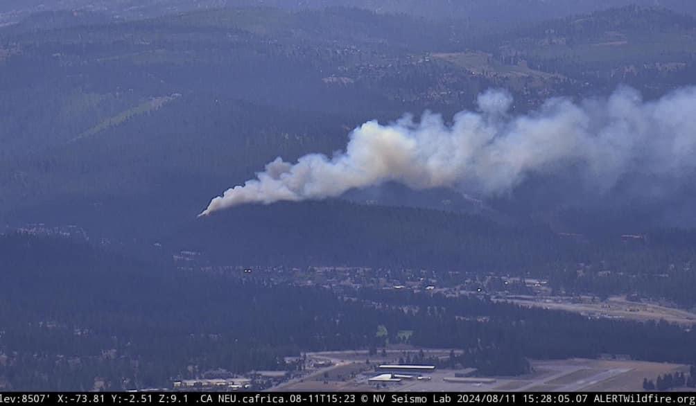 Photos of #passfire in Truckee behind Safeway